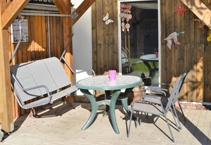 Ferienhaus mitten in der Natur, separater Eingang, Garten – Doppelhaushälfte