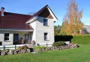 Ferienhaus mitten in der Natur, separater Eingang, Garten – Doppelhaushälfte