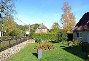Ferienhaus mitten in der Natur, separater Eingang, Garten – Doppelhaushälfte