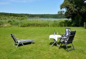 Ferienhaus am See auf großem Grundstück, Kaminofen