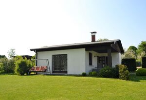 Ferienhaus am See auf großem Grundstück, Kaminofen