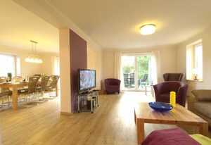 Mira Belle Fewo 2 mit Indoor Pool und Sauna – Großzügige Ferienwohnung mit Garten, Pool, Sauna und Terrasse