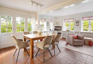 Haus Josias B - links