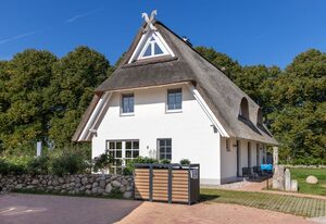 Dünenrose und Tuttelduuv unter Reet, Kamin, Sauna OFC 32 – Reet-Haus XL mit 5 Schlafzimmern, Kamin und Sauna