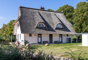 Dünenrose und Tuttelduuv unter Reet, Kamin, Sauna OFC 32 – Reet-Haus XL mit 5 Schlafzimmern, Kamin und Sauna