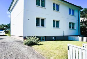 M9 Ferienwohnung mit Balkon am Waldrand im Ostseeland – 4-Raum-FeWo, Kaminofen, Balkon (max. 6 Personen, 105m², OG)