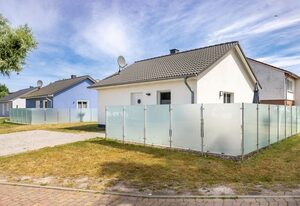 Das Blaue und Das Weiße StrandHaus OFC 16 – BlauWeiß StrandHäuser mit Kamin für 8 Gäste