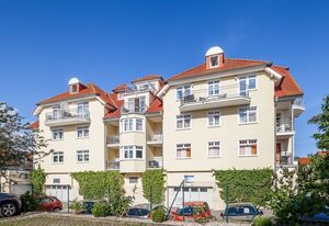 Villa Hanse – Großzügige 4-Zimmer-Maisonettewohnung mit eingeschränktem Meerblick & 2 Balkonen