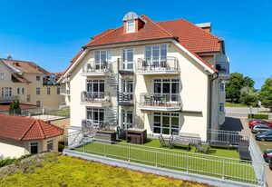 Villa Hanse – Großzügige 4-Zimmer-Maisonettewohnung mit eingeschränktem Meerblick & 2 Balkonen
