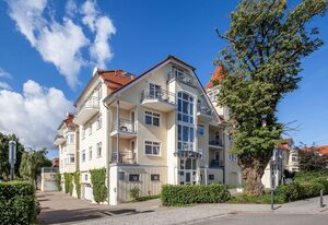 Villa Hanse – Großzügige 4-Zimmer-Maisonettewohnung mit eingeschränktem Meerblick & 2 Balkonen