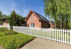 Ostseeperlen-Haus 2 – Kinderfreundliches, helles Ferienhaus mit Garten, Terrasse in Kühlungsborn