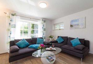 Ostseeperlen-Haus 2 – Kinderfreundliches, helles Ferienhaus mit Garten, Terrasse in Kühlungsborn