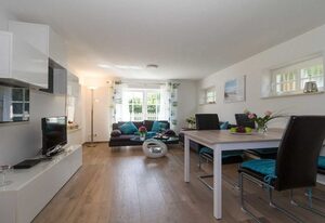 Ostseeperlen-Haus 2 – Kinderfreundliches, helles Ferienhaus mit Garten, Terrasse in Kühlungsborn