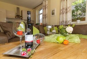 Ostseeperlen-Haus 1 – Freistehendes, helles Ferienhaus mit Garten, Terrasse und WLAN in Kühlungsborn