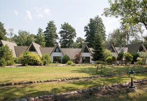 DAS HAUS AM SEE - Finnhütten am Schweriner See – Ferienhaus, Dusche, WC, 2 Schlafzimmer, Seeblick