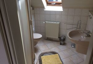 Gästezimmer Zoephel – Doppelzimmer 1 mit Dusche und WC separat