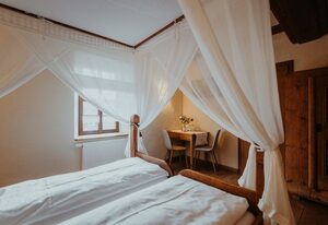 Urlaub im historischen Rittergut Positz aus dem 16. Jahrhundert - individuelle, lichtdurchflutete Romantikzimmer