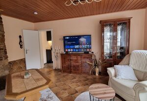 Idyllischer Ferienbungalow in ruhiger Lage mit Pool und großen Garten