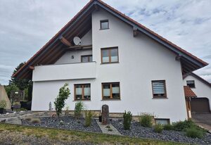 Kleine Auszeit Rhön – moderne Ferienwohnung mit Balkon