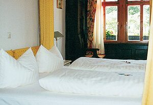 Hotel Adler &amp; Eiscafe "Aquila" GmbH – Doppelzimmer Hofblick