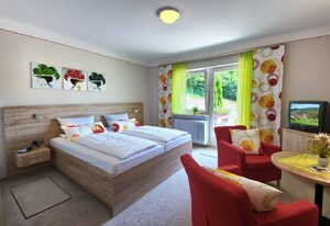 Pension Waldfrieden – Doppelzimmer mit Dusche und WC
