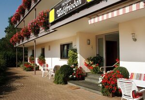 Pension Waldfrieden – Doppelzimmer mit Dusche und WC