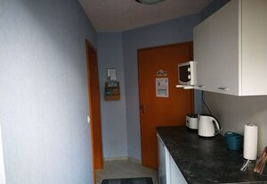 Gästezimmer Sieg – Dreibettzimmer mit Doppelbett und Schlafsofa.
