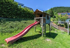 Schwarzwald-Ferienhaus Fronwald – Ferienhaus Fronwald mit Sauna, Whirlpool, Kamin, Garten und Spielplatz bis 14 Personen