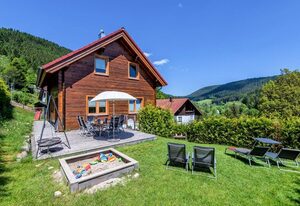 Schwarzwald-Ferienhaus Fronwald – Ferienhaus Fronwald mit Sauna, Whirlpool, Kamin, Garten und Spielplatz bis 14 Personen