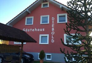 Gästehaus Diebold – Familienzimmer Nr. 1 im Untergeschoss mit WC/Dusche