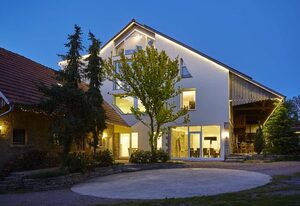 Urlaubsreiterhof Trunk – Ferienwohnung Heinrichsruhe mit zwei Schlafzimmern und Balkon