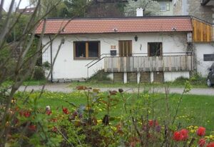 mit Terrasse und Parkplatz
