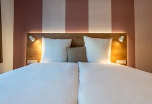 coucou Hotel – Doppelzimmer S mit Dusche und WC