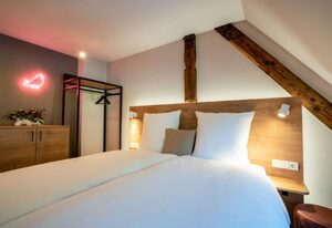 coucou Hotel – Doppelzimmer S mit Dusche und WC
