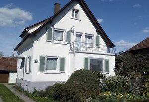 in ruhiger Lage mit großem Garten