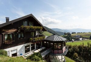 Bergseele Privat- & Retreathotel Schwarzwald – Economy Einzelzimmer mit Badewanne/WC und Balkon