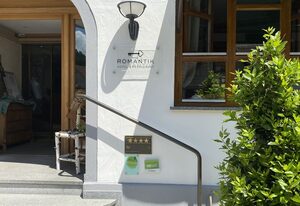Romantik Hotel l Restaurant Hirsch – Doppelzimmer Kobel, 18 qm, Badezimmer mit Dusche