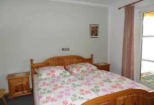 Pension Tauscher – Doppelzimmer 1 mit Wintergarten