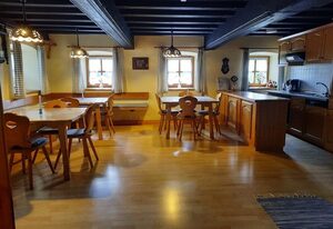 Ferienhof Aiginger – Ferienwohnung 1 (44qm) mit Freisitz (1 x SZ mit Doppelzimmer und 1 x SZ mit Etagenbett)