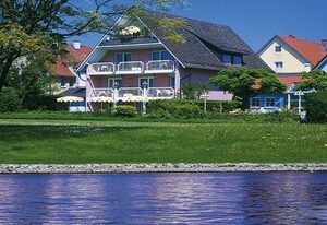 Hotel Strand-Café mit Gästehaus Charlotte – Doppelzimmer Seeseite mit Balkon, Dusche/WC, max. 2 Pers.