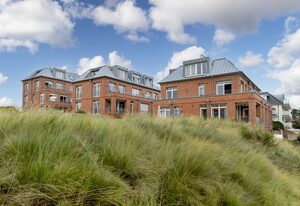 Ferienvillen Anna Düne – Familien- und hundefreundliches Ferienapartment mit Loggia - 100 m zum Strand!