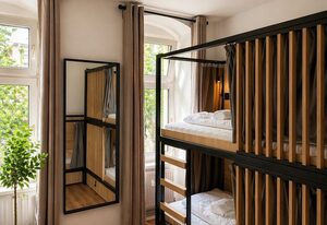 Privates Familienzimmer mit modernem Design (Berlin Sleep Club)