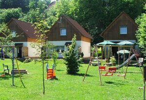 Haus mit Spielwiese