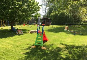 Haus mit Spielwiese