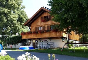 Ferienhaus Heuberger – Großes Ferienhaus mit Garten und Grillmöglichkeit (98 qm)