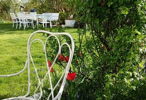 Ferienwohnung Hofgarten – Ferienwohnung mit Küche und Garten