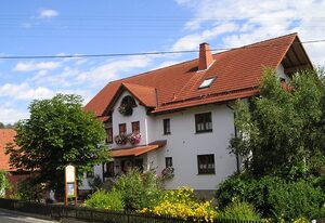 Gästehaus & Ferienhof Hüfner – Ferienwohnung Königreich mit Balkon