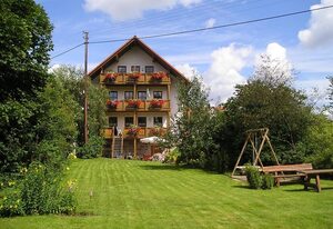 Gästehaus & Ferienhof Hüfner – Ferienwohnung Königreich mit Balkon