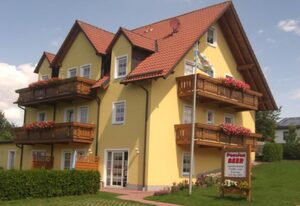 Pension Beer – Ferienwohnung 75 qm D (4) 2 Schlafzimmer, Bad/DU/WC, 2. WC, Wohnzimmer, Küche, Diele, Balkon