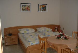 Pension Beer – Ferienwohnung 75 qm D (4) 2 Schlafzimmer, Bad/DU/WC, 2. WC, Wohnzimmer, Küche, Diele, Balkon